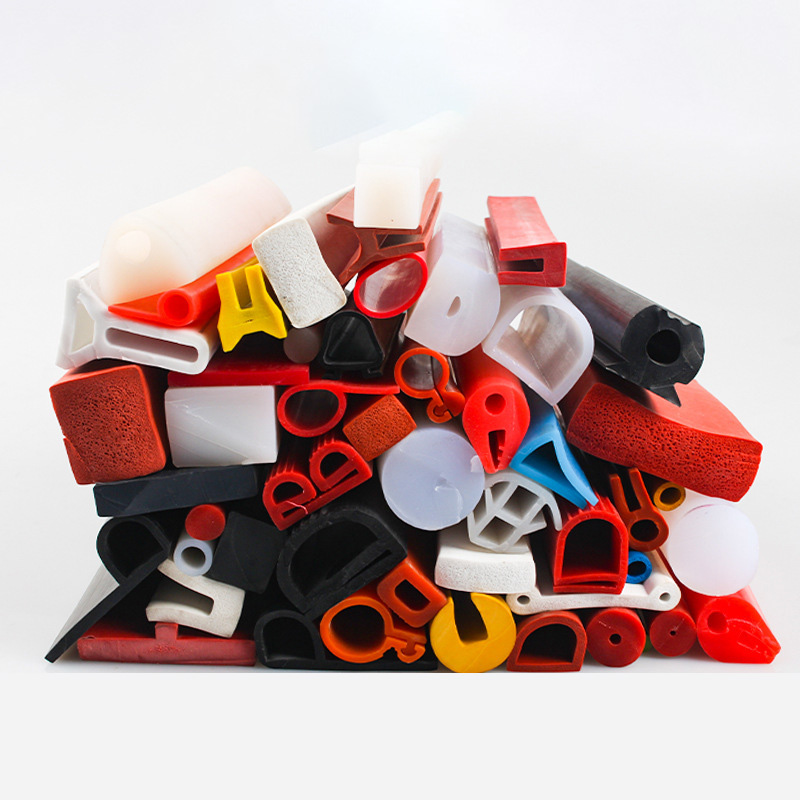 嶸牌高抗撕硅膠條：以超5年密封壽命，為戶外設(shè)備構(gòu)筑防漏長(zhǎng)城